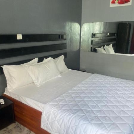 Hotel Sunrise Center Bonapriso 111 Duala Zewnętrze zdjęcie