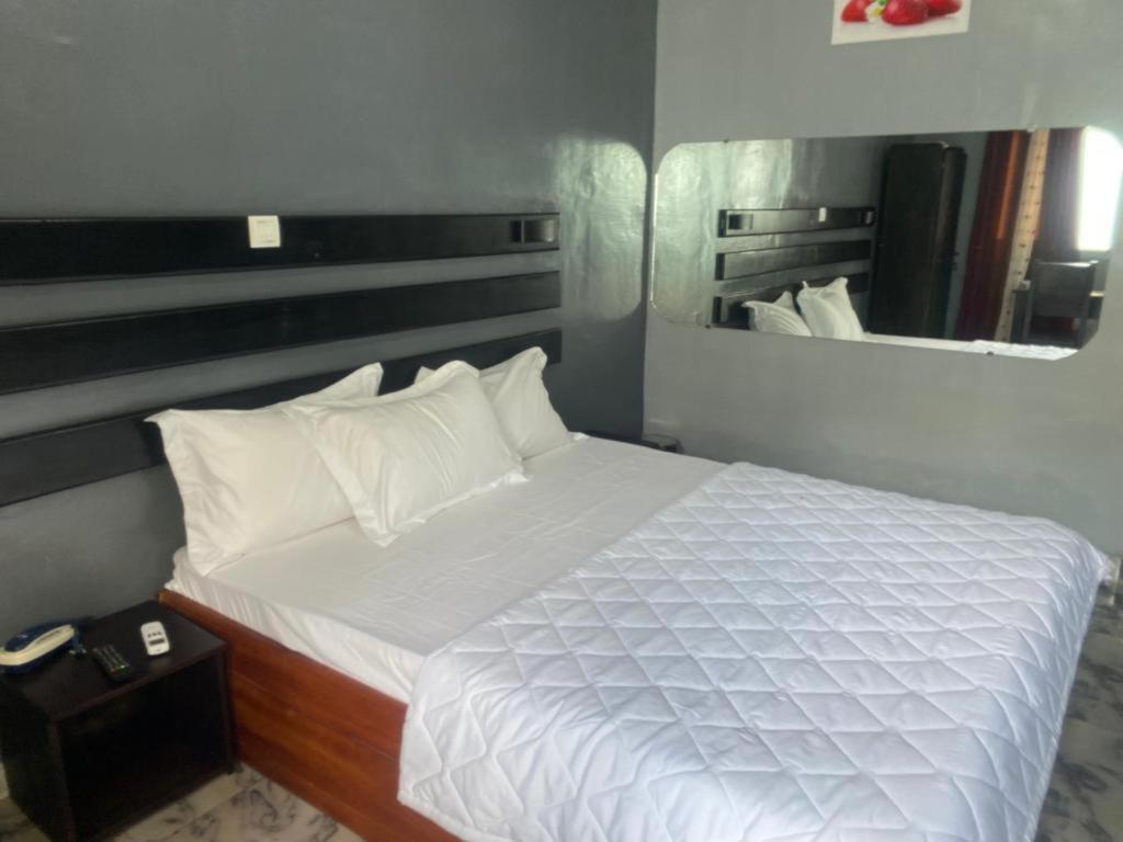Hotel Sunrise Center Bonapriso 111 Duala Zewnętrze zdjęcie