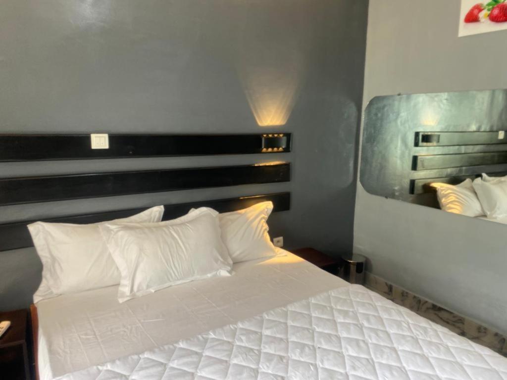 Hotel Sunrise Center Bonapriso 111 Duala Zewnętrze zdjęcie