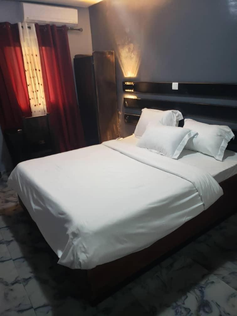 Hotel Sunrise Center Bonapriso 111 Duala Zewnętrze zdjęcie