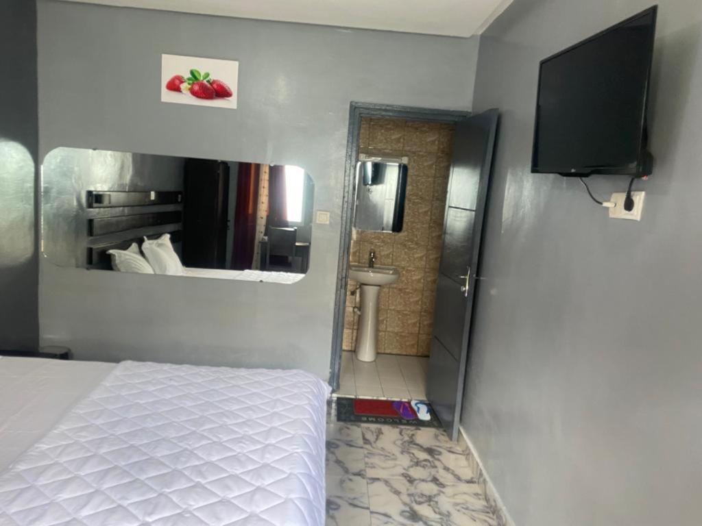 Hotel Sunrise Center Bonapriso 111 Duala Zewnętrze zdjęcie